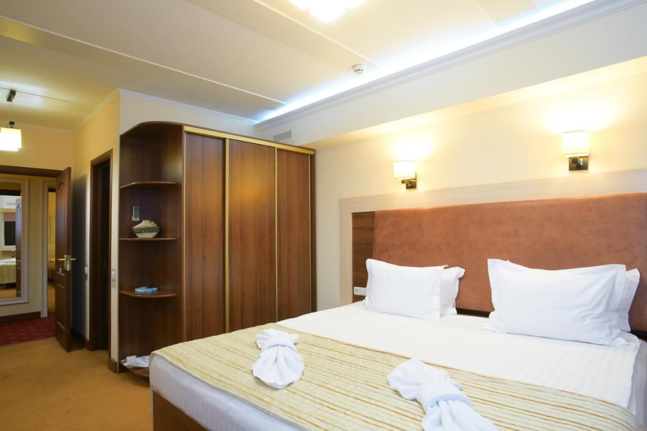 Отель 7 Sky Hotel Klinicheskaya Street (2d entrance) Киев-25