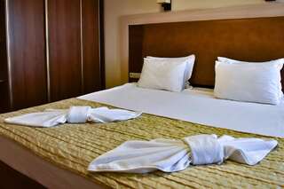 Отель 7 Sky Hotel Klinicheskaya Street (2d entrance) Киев Семейные апартаменты-1