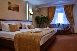 Отель 7 Sky Hotel Klinicheskaya Street (2d entrance) Киев Люкс-4