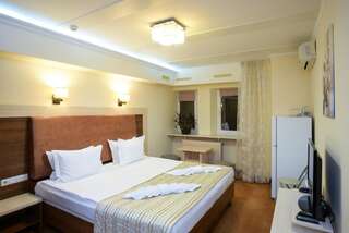 Отель 7 Sky Hotel Klinicheskaya Street (2d entrance) Киев Семейные апартаменты-6