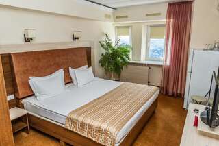 Отель 7 Sky Hotel Klinicheskaya Street (2d entrance) Киев Семейные апартаменты-8