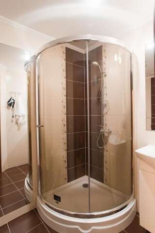Отель 7 Sky Hotel Klinicheskaya Street (2d entrance) Киев Семейные апартаменты-9